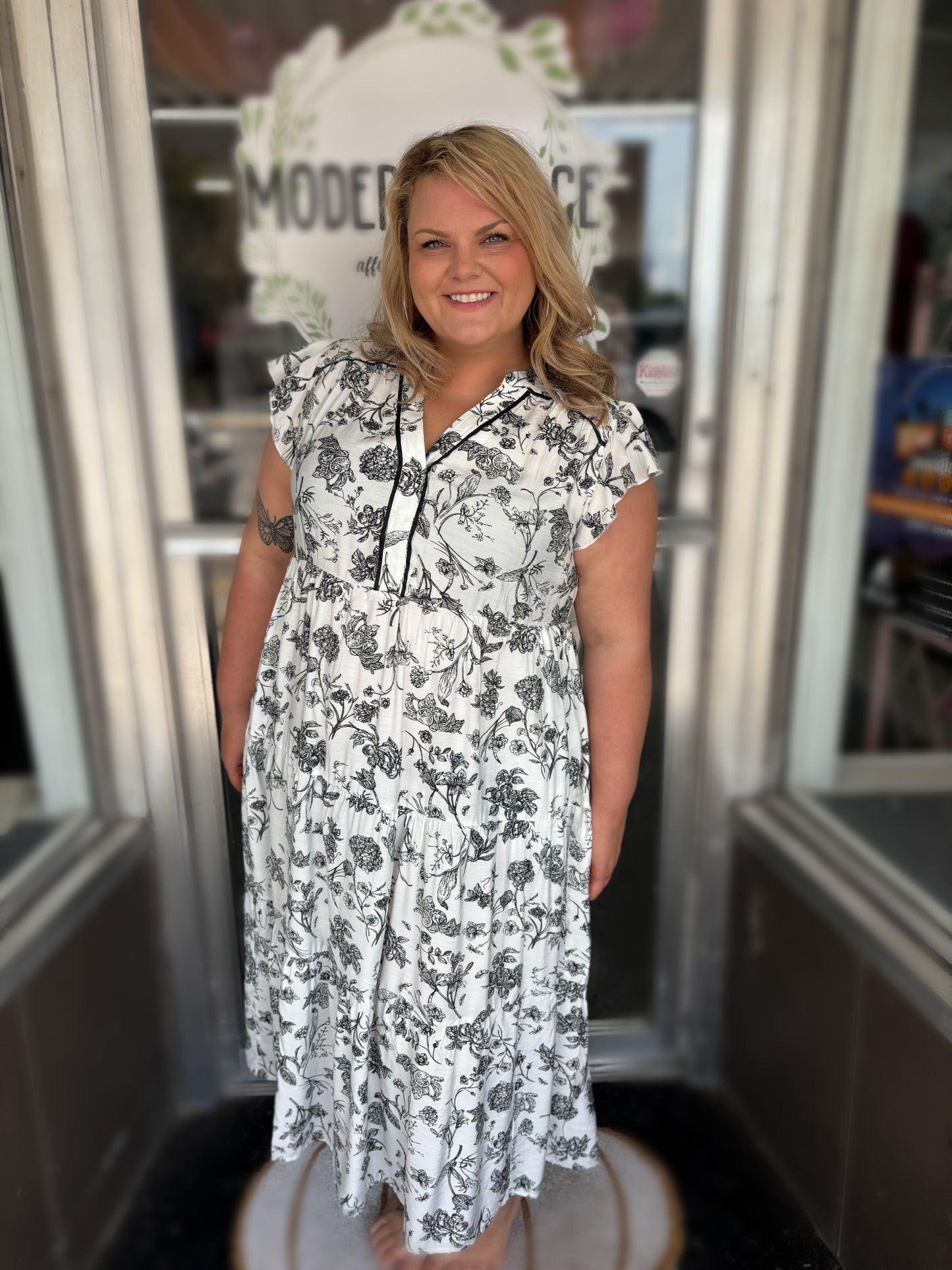 CURVY Black Floral Print Ruffle Sleeve Maxi Dress