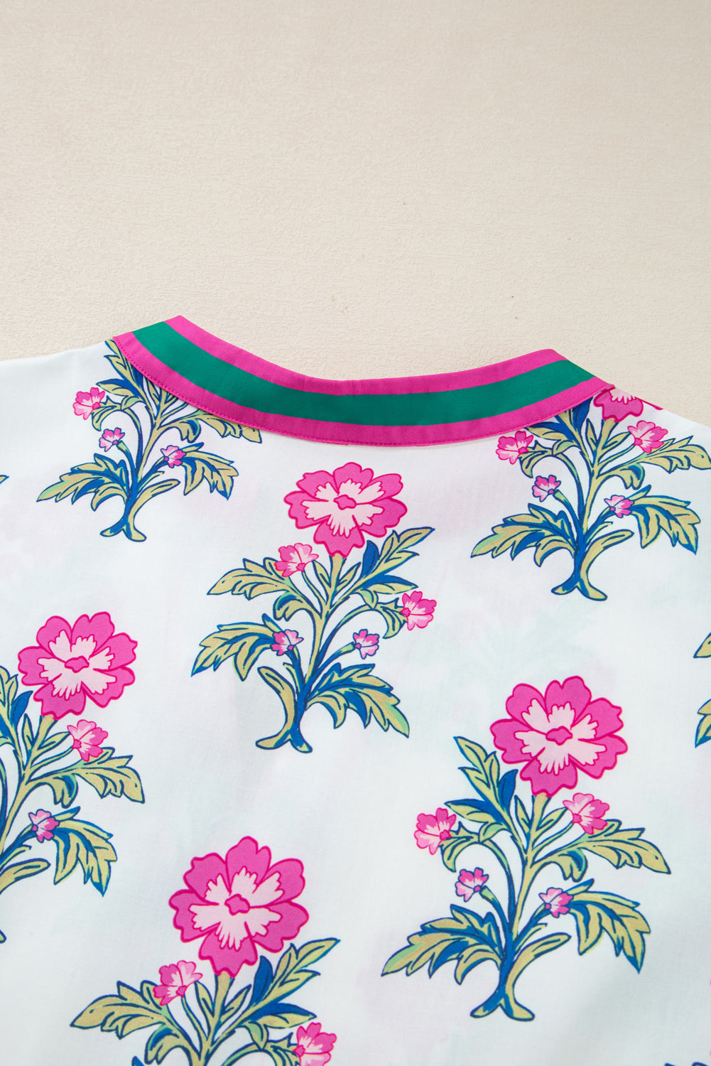 White Allover Print Contrast Split Neckline Short Puff Sleeve Curvy Dress (Warehouse Exclusive)