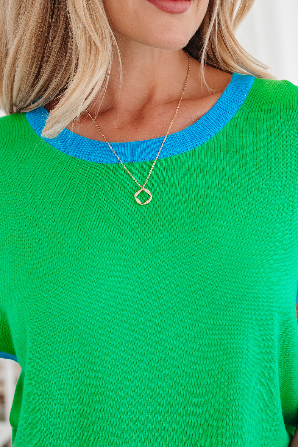 Green Contrast Trim Round Neck Short Sleeve Loose Knit Sweater (Warehouse Exclusive)